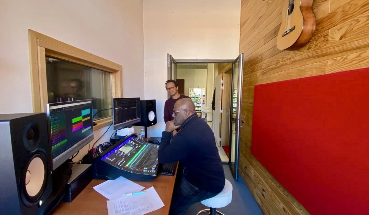 Techniciens au studio d'enregistrement septembre 2025